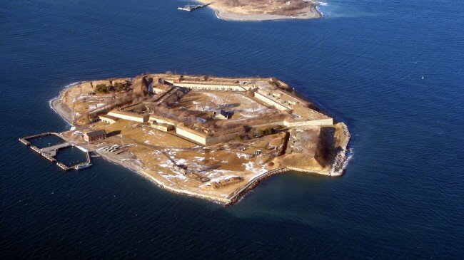 Boston_georges_island