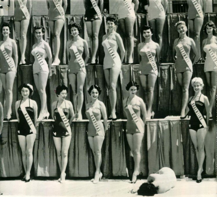 Miss Universe Pageant 1954- Miss New Zealand passed out from the heat